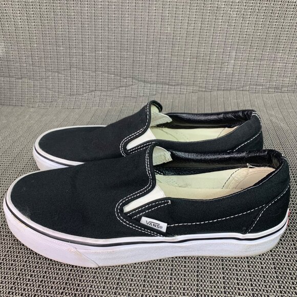 Vans Classic Slip-on Unisex Mens Size 7.5 Womans size 9 Black Canvas Sneakers - Picture 1 of 7